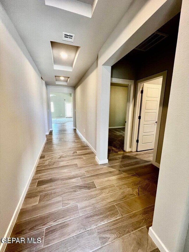 Foto del edificio - 14740 Mike a Mendoza Ave