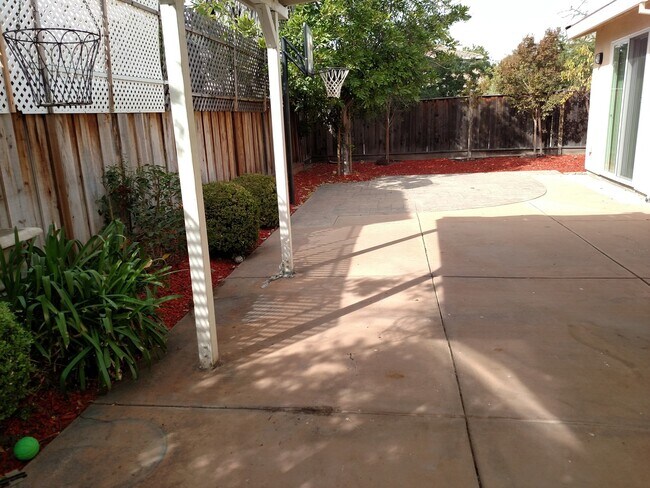 Foto del edificio - Beautiful Updated 4BD/3BA Two Story Home -...
