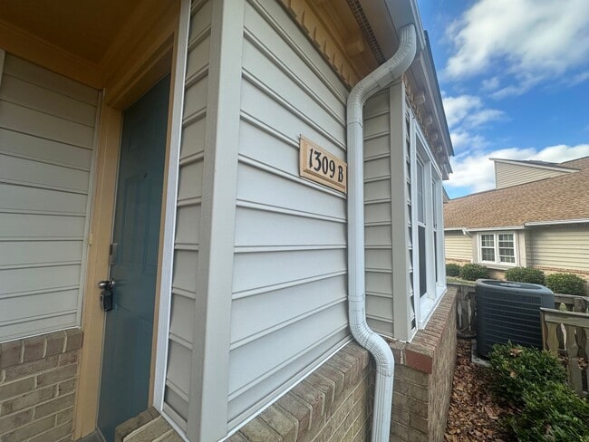 Foto del edificio - Bright and Spacious Greenbrier Fairways Condo