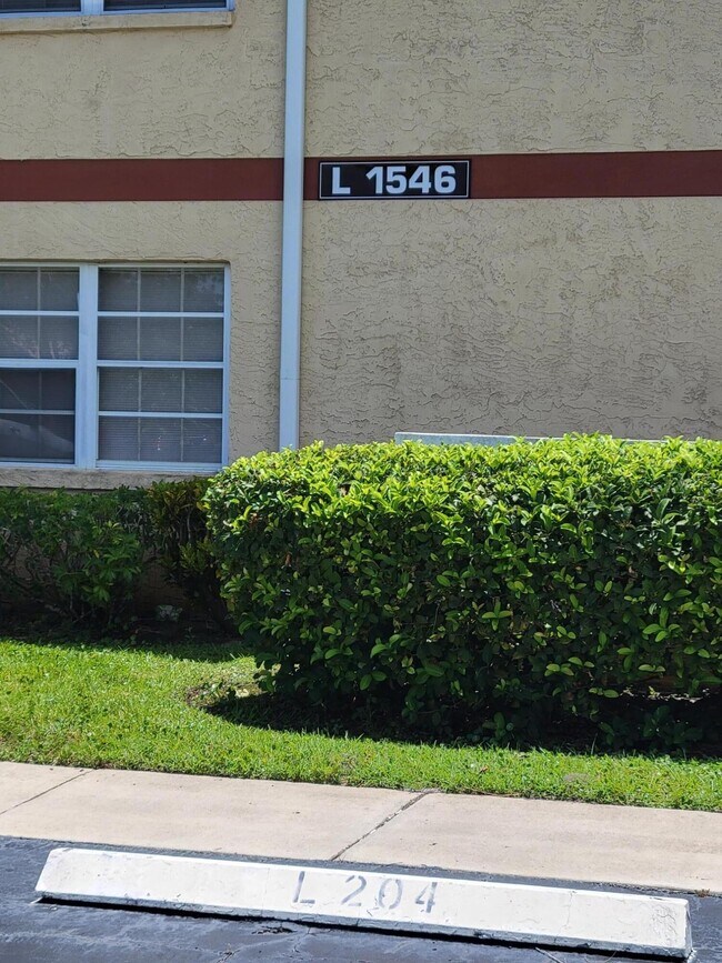 Building Photo - 1546 SE Royal Green Cir