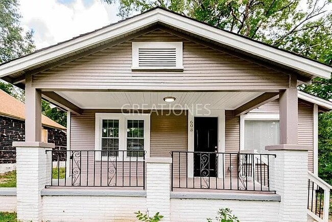 Building Photo - 608 77th Way S