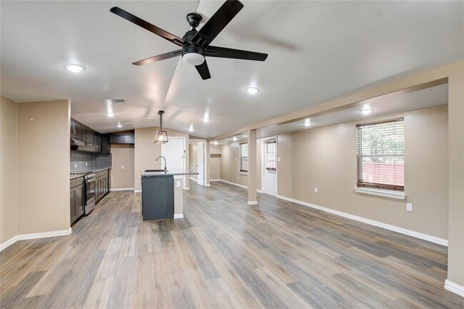 Building Photo - 1604 Tierra Alto St