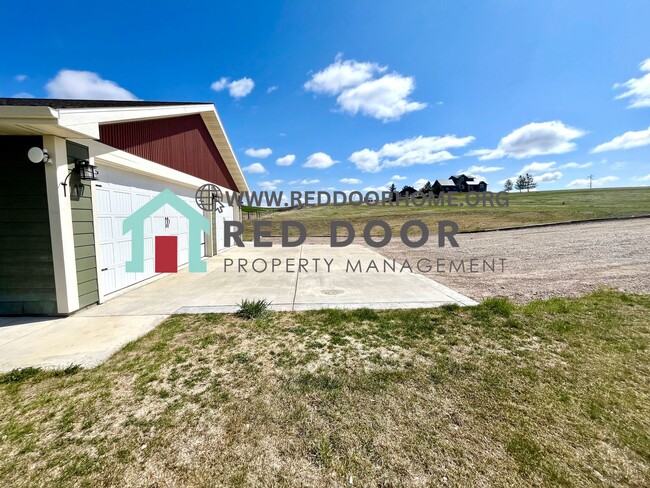 Building Photo - Modern Country Living Just Minutes from Town!