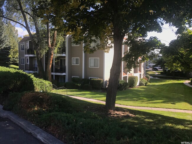 Foto del edificio - 1080 Quail Park Dr