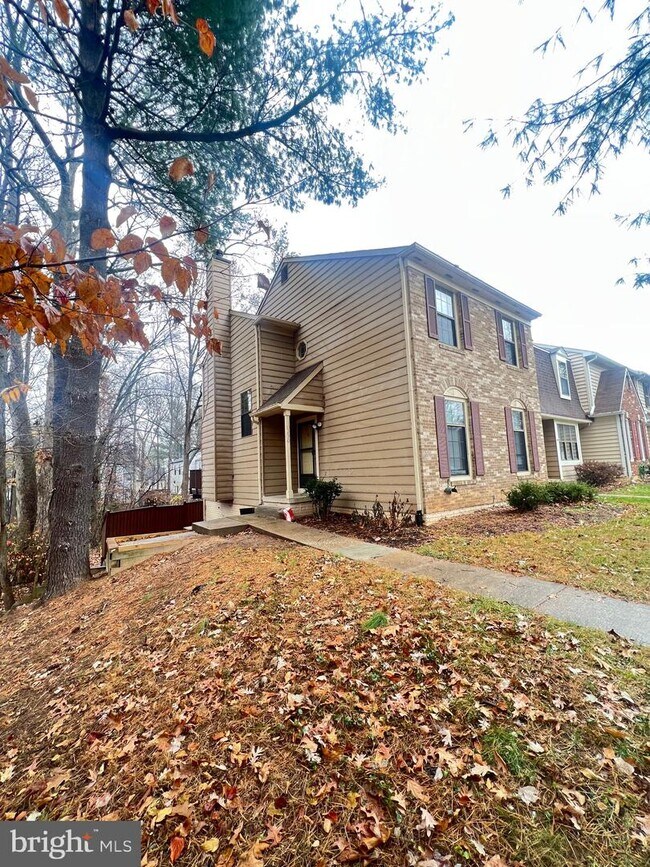 Building Photo - 10230 Roberts Common Ln