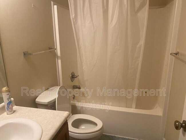 Foto del edificio - 1043 Lexington Dr