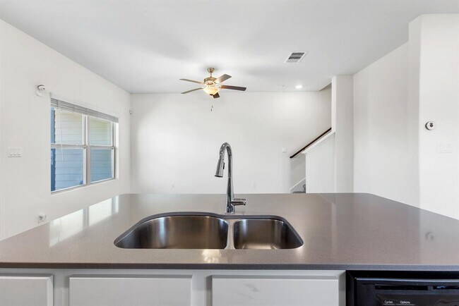 Foto del edificio - 189 Andross Ln