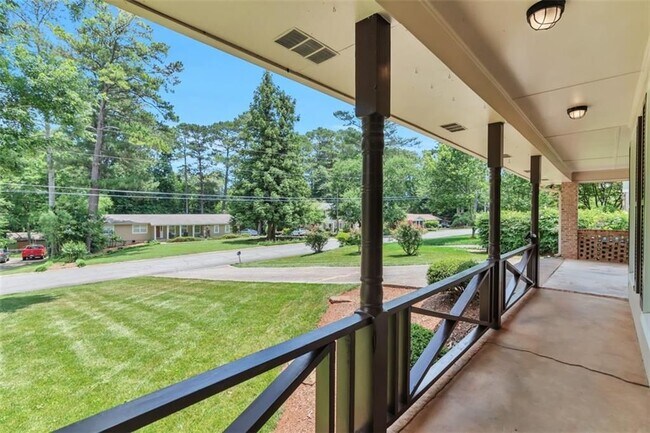 Foto del edificio - 759 Glen Cir SW