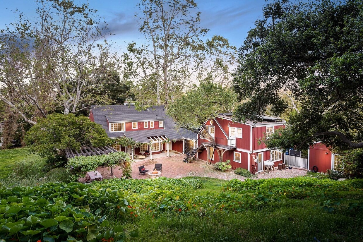 Primary Photo - 919 RIVAS CANYON Rd
