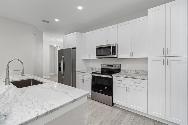 Foto del edificio - 26221 Sandhill Blvd