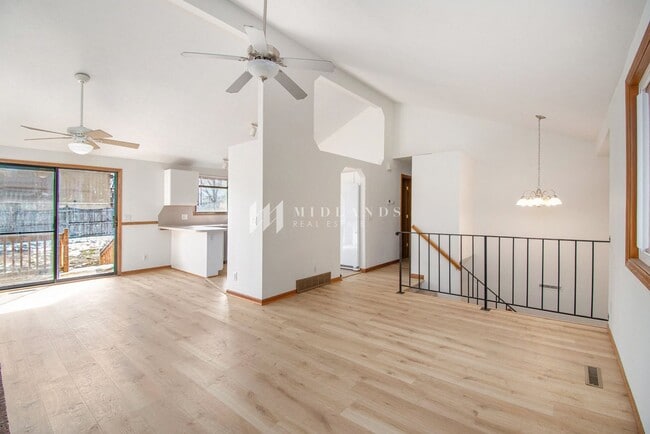Building Photo - Chalco Pointe Home for Rent