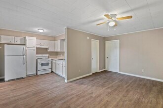 Building Photo - 2031 3rd St