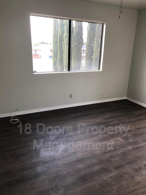 Building Photo - 885 Iona Dr