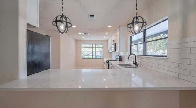 Foto del edificio - 5502 Hewitt Dr