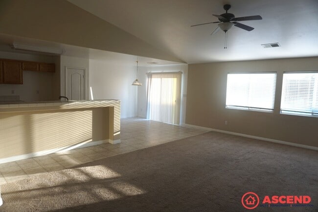 Foto del edificio - Beautiful Home Near Centennial Highschool!