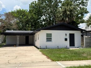 Building Photo - 1405 Park Lake St