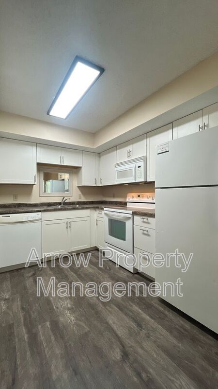 Building Photo - 3405 Holdrege St
