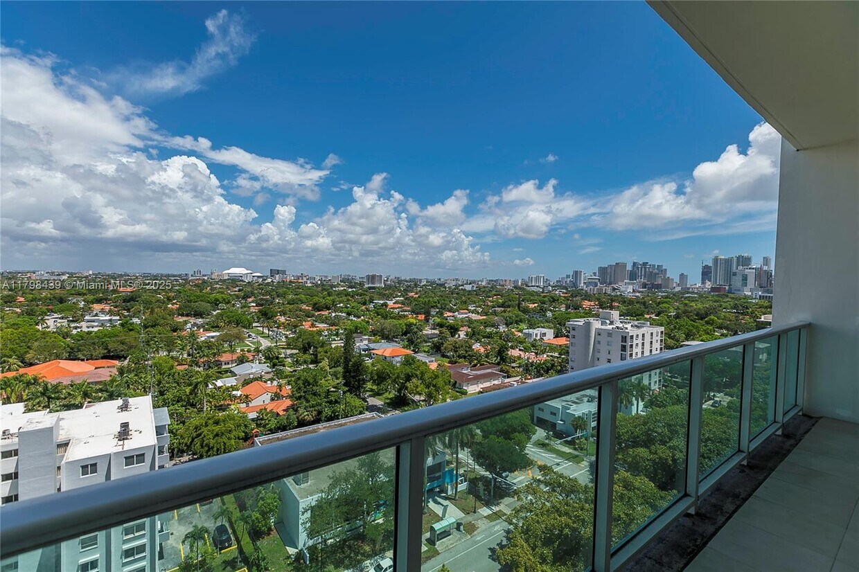 Foto principal - 2525 SW 3rd Ave