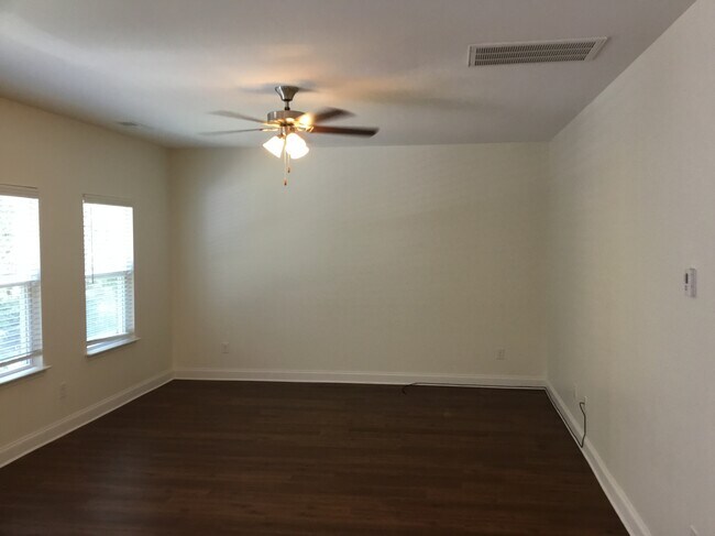 Foto del edificio - 317 River Birch Circle