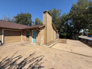 Building Photo - 1402 Westcott Dr