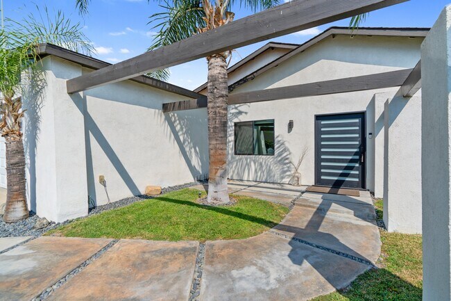 Building Photo - 13940 Bermax Ave