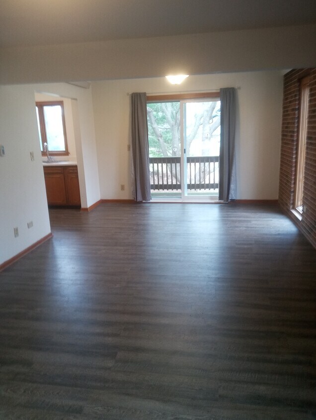 13x25 Fam rm - 318 E Forest St