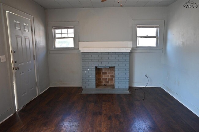 Building Photo - 1818 Collins Ave