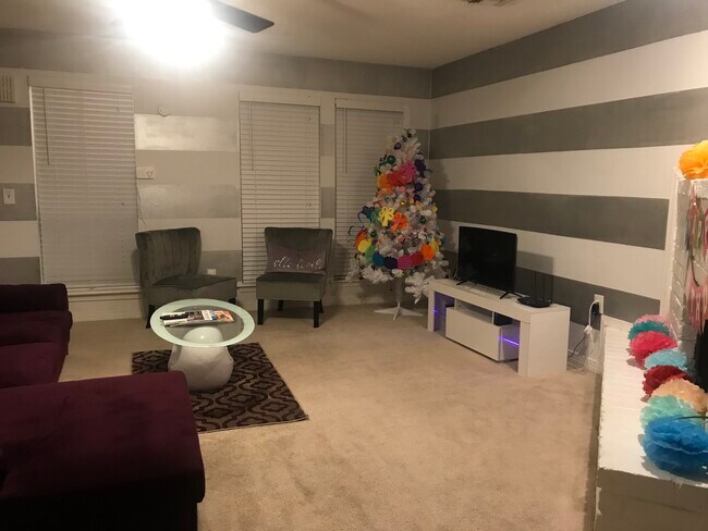 Foto del edificio - 87 Cypress Grove Ct