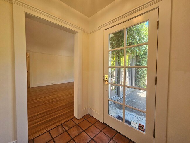 Building Photo - Charming 4-Bedroom Single Family Home in P...