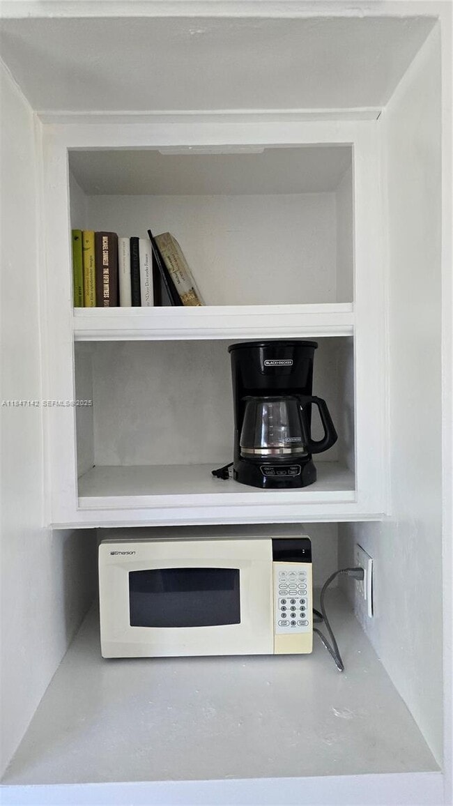 Building Photo - 90 Isle of Venice Dr