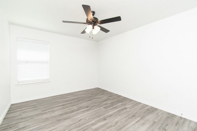 Building Photo - 527 Lost Trl