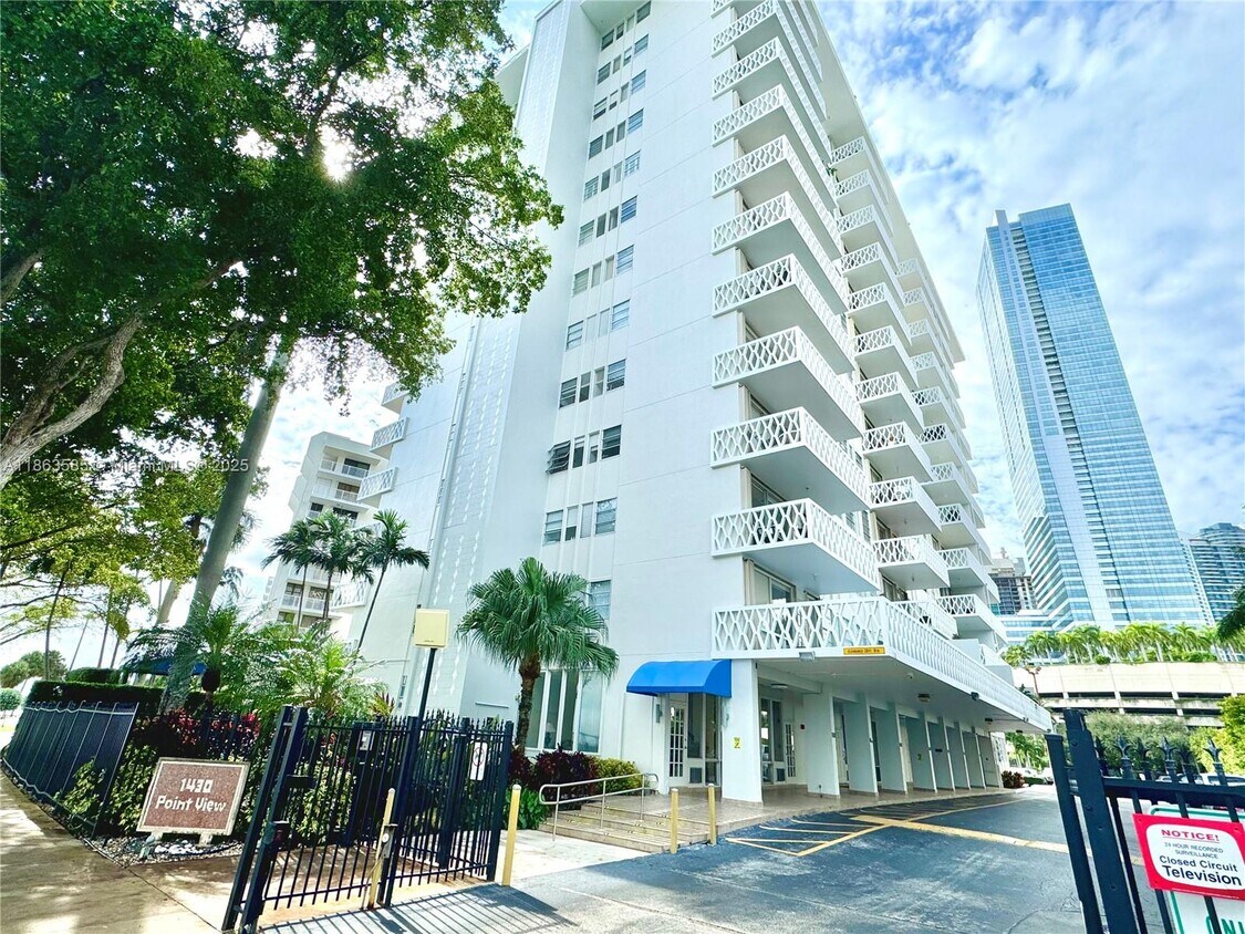 Foto principal - 1430 Brickell Bay Dr