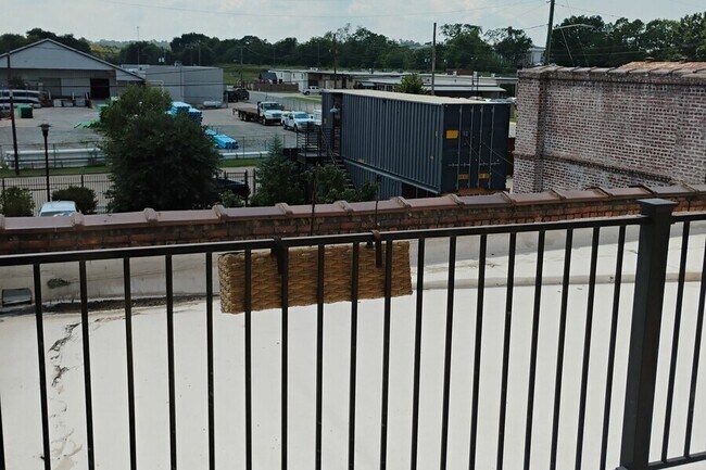 Balcón - The Lofts at Empire Yard