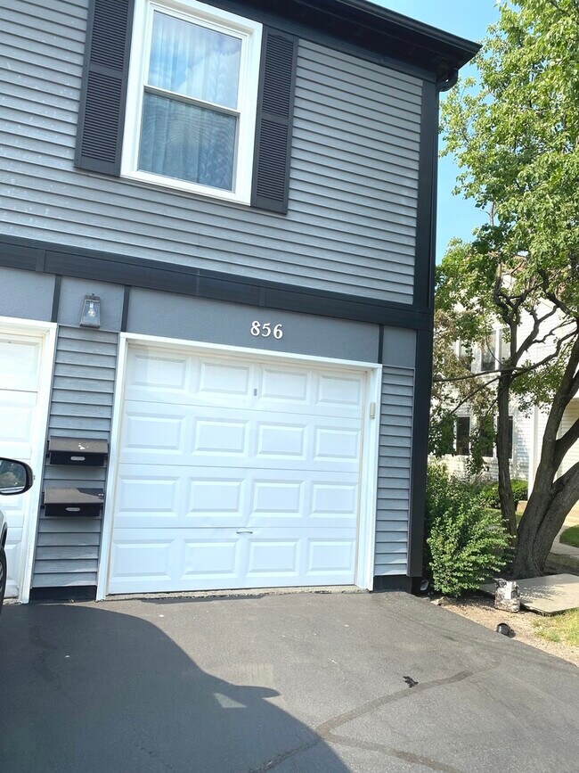 Building Photo - 856 Inverrary Ln