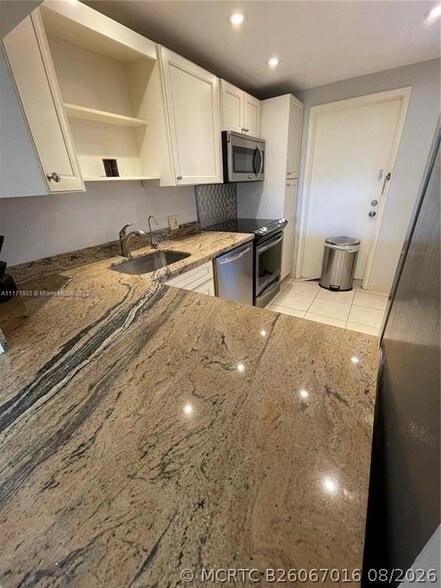 Foto del edificio - 3100 N Palm Aire Dr
