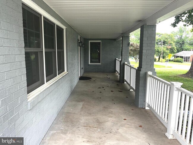 Foto del edificio - 5616 Bartonsville Rd