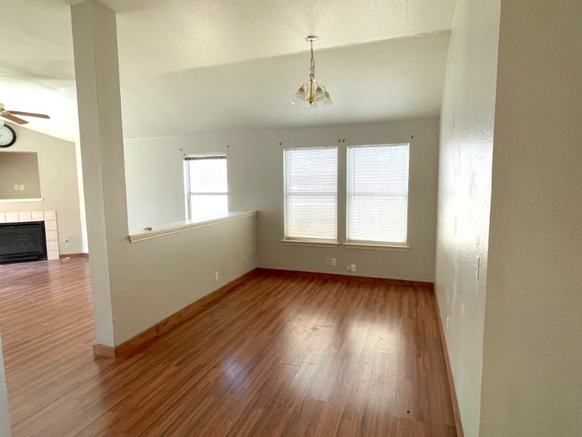 Building Photo - 218 Sunshadow Dr