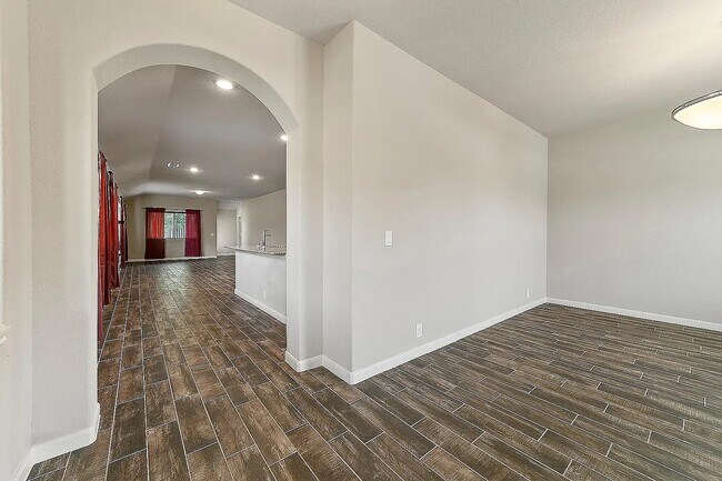 Foto del edificio - 485 Harding Ln