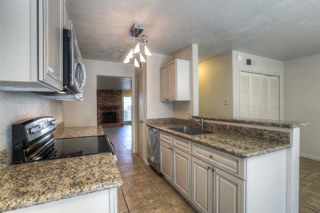 Building Photo - 5929 Arncliffe Dr