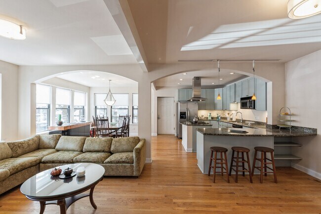 Foto del edificio - 645 W Bittersweet Pl