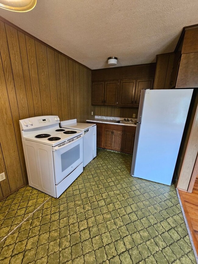 Building Photo - 714 Verta Ave
