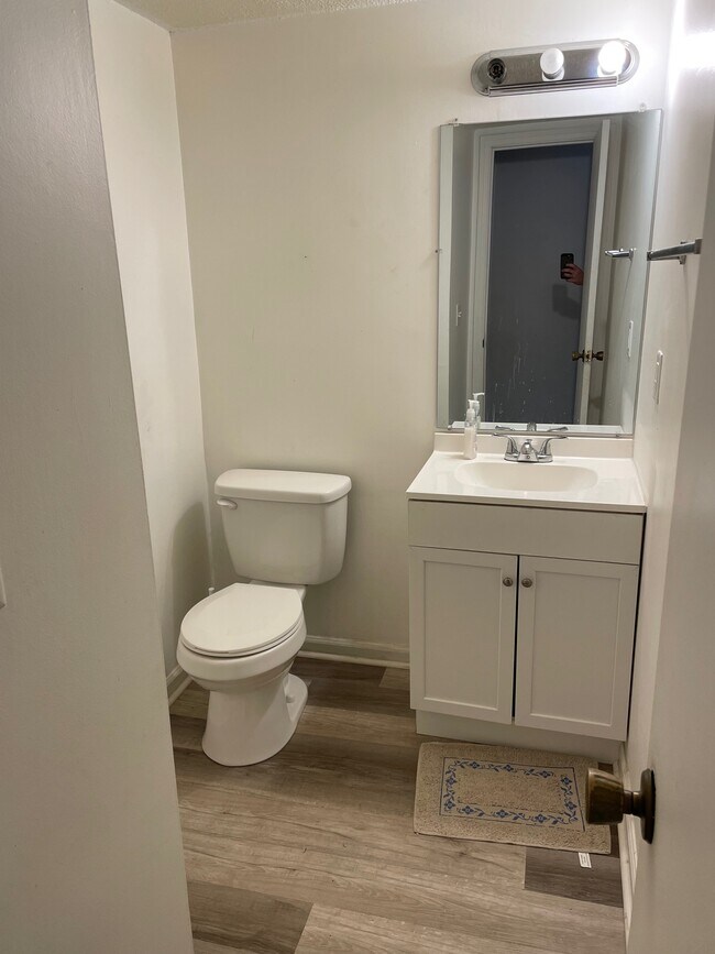 Building Photo - 108 Kimeran Ln
