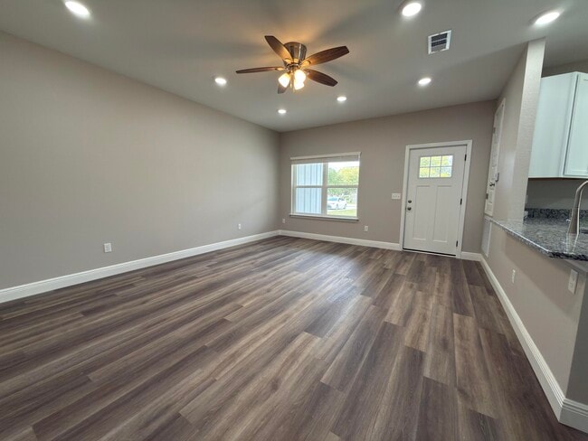 Building Photo - 6637 Water St