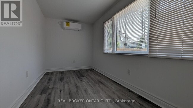 Photo du bâtiment - 1150 Woodbine Ave
