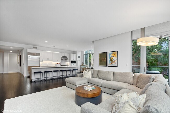 Foto del edificio - 540 W Webster Ave