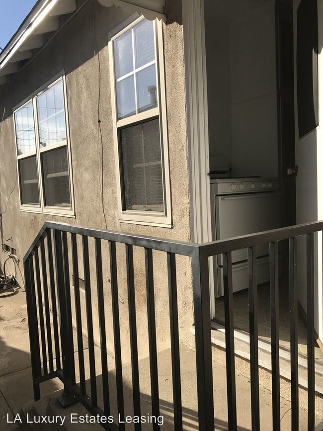 Foto del edificio - 1233 N Hollywood Way