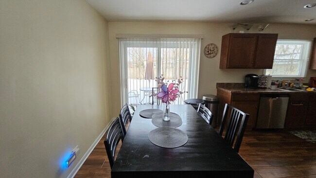 Building Photo - 220 Mulberry Ln