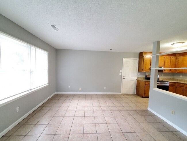 Foto del edificio - Beautiful 2 Bedroom 1 Bath Duplex Available for Rent in Charlotte, NC 28215