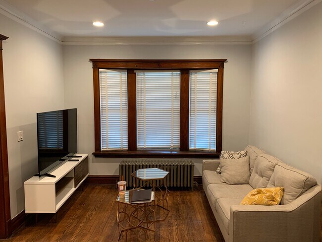 Foto del edificio - 3040 N Haussen Ct