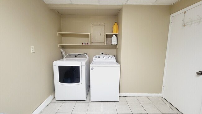 Building Photo - 7114 Terrace Dr